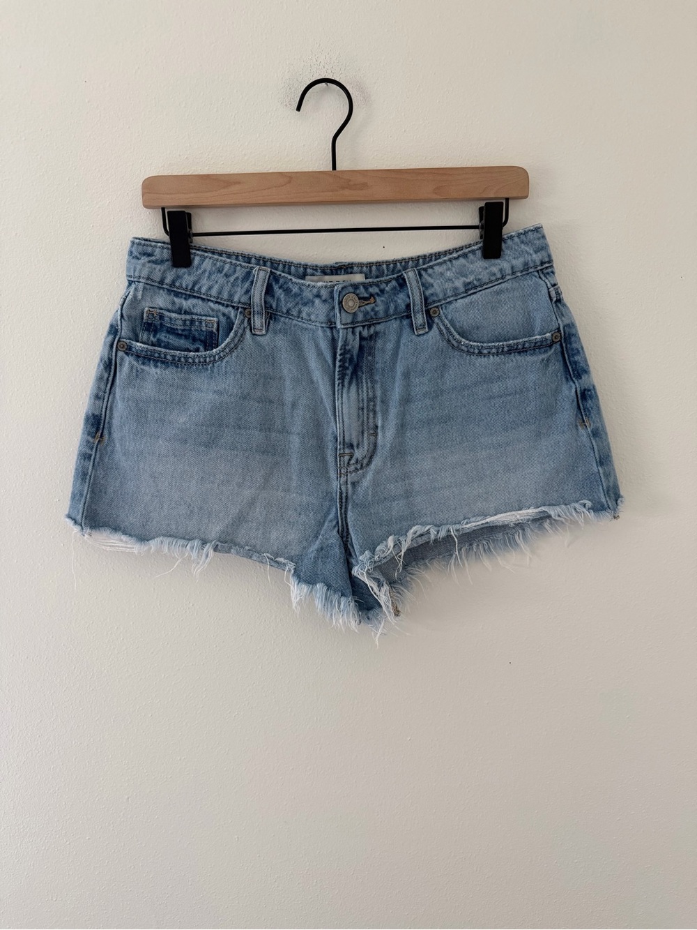 Buckle Hidden Finn High Rise Light Wash Cotton Shorts size medium